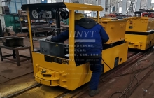 出口型2.5噸井下湘潭蓄電池電機車(chē)出廠(chǎng)測試