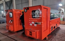 12噸鋰電池湘潭電機車(chē)發(fā)往某金屬礦