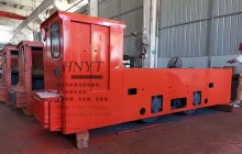 礦用8噸湘潭電機車(chē)發(fā)往某金屬礦